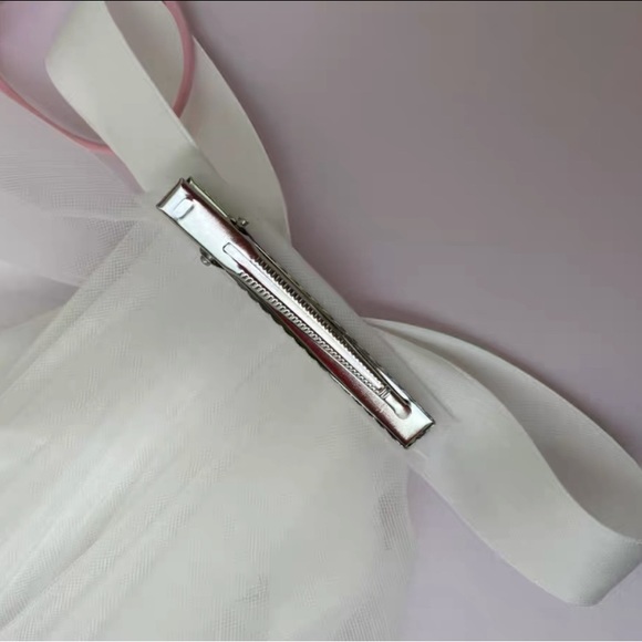 Short Wedding Veil with Slim Silk Bow - Picture 6 of 6